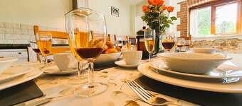 The Victorian Barn self catering holidays with pool & hot tubs