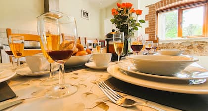 The Victorian Barn self catering holidays with pool & hot tubs