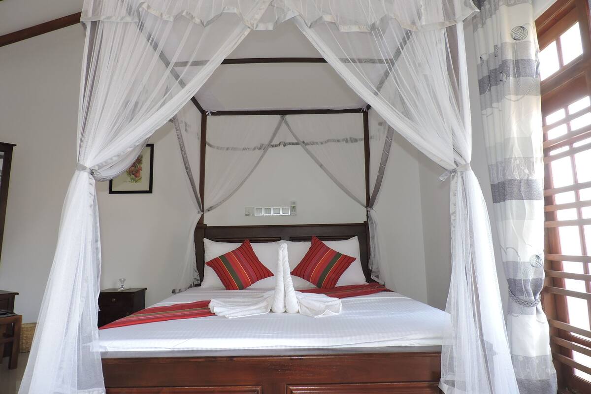 Deluxe Double Room, 1 Double Bed, Non Smoking | 3 bedrooms, desk, free WiFi