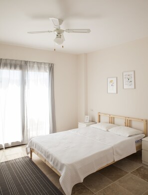 3 habitaciones, escritorio, tabla de planchar con plancha y wifi gratis 