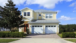 A two-story house with a garage, a covered front porch, and a brick driveway. - Je47048 - Reunion Resort - 4 Bed 4 Baths Villa (Kissimmee)