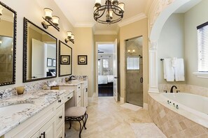 Villa familiare, idromassaggio, lato giardino | Vasca da bagno a immersione totale