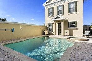 A swimming pool adjacent to a building with a covered patio area. - Je47858 - Reunion Resort - 6 Bed 4 Baths Villa (Kissimmee)
