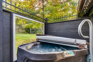 GARDEN COTTAGE- HOT TUB | Hiên