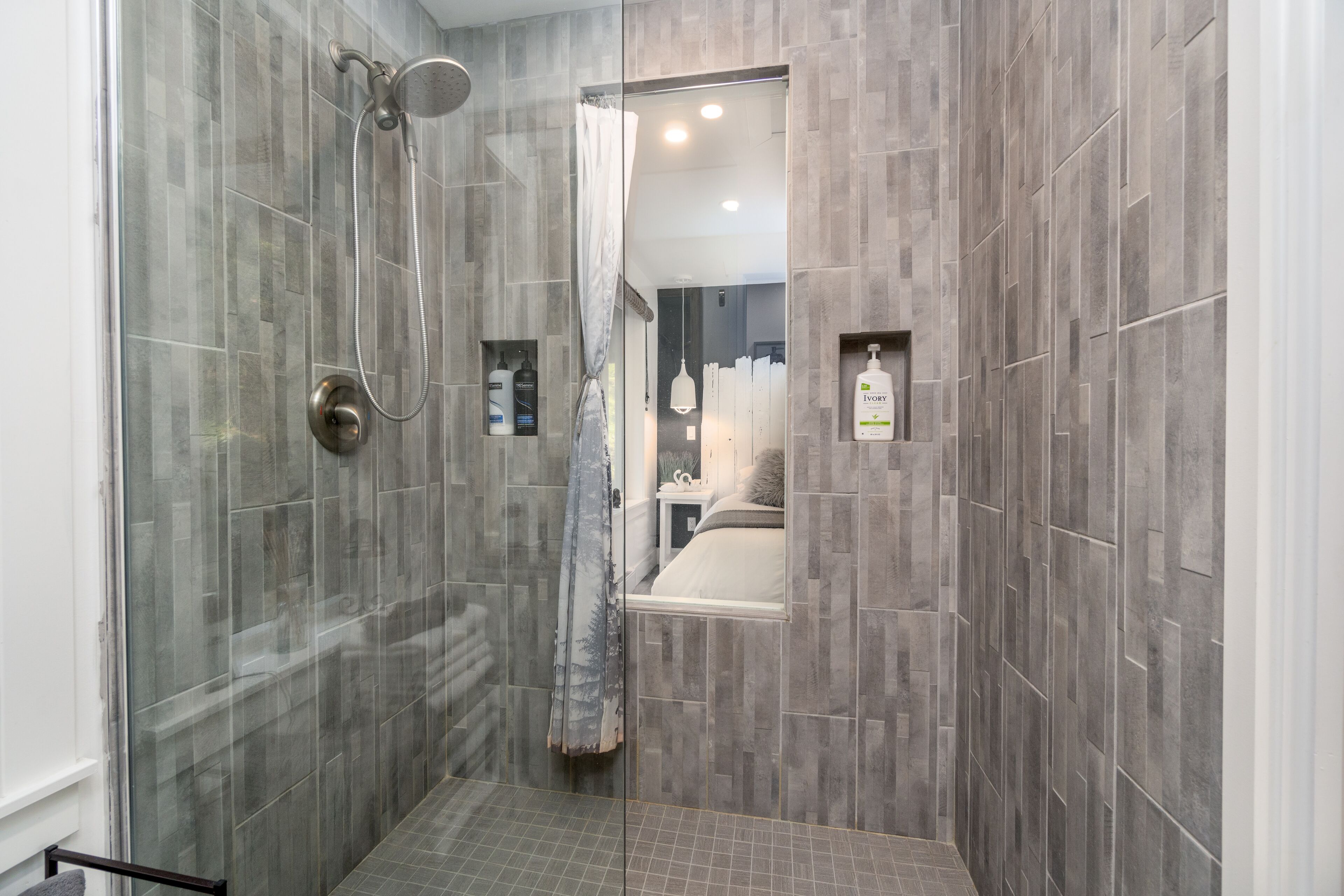 CREEKSIDE COTTAGE - HOT TUB | Bathroom shower