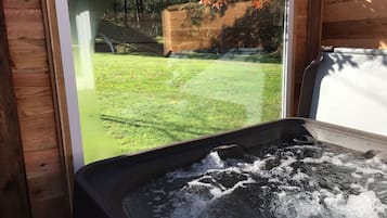 GARDEN COTTAGE- HOT TUB | Terraza o patio