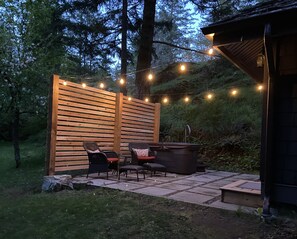 CREEKSIDE COTTAGE - HOT TUB | Terrasse/Patio