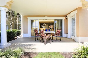 Appart'hôtel Familial, balcon, côté jardin | Terrasse/Patio