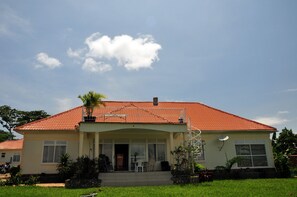 Reception - Victoria Lake View Guest House & Safaris (Entebbe)