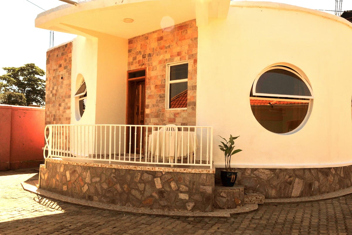 The rounded guest house and Safari | Private kitchen | Fridge, microwave, coffee/tea maker, electric kettle