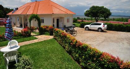 Victoria Lake View Guest House & Safaris