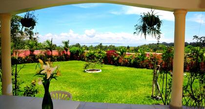 Victoria Lake View Guest House & Safaris