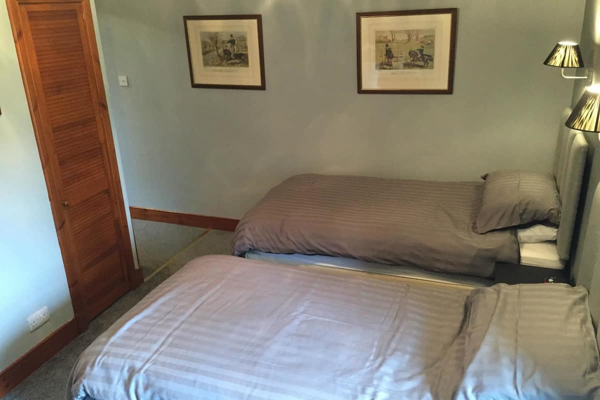 Twin kamer | Verduisterende gordijnen, gratis wifi, beddengoed