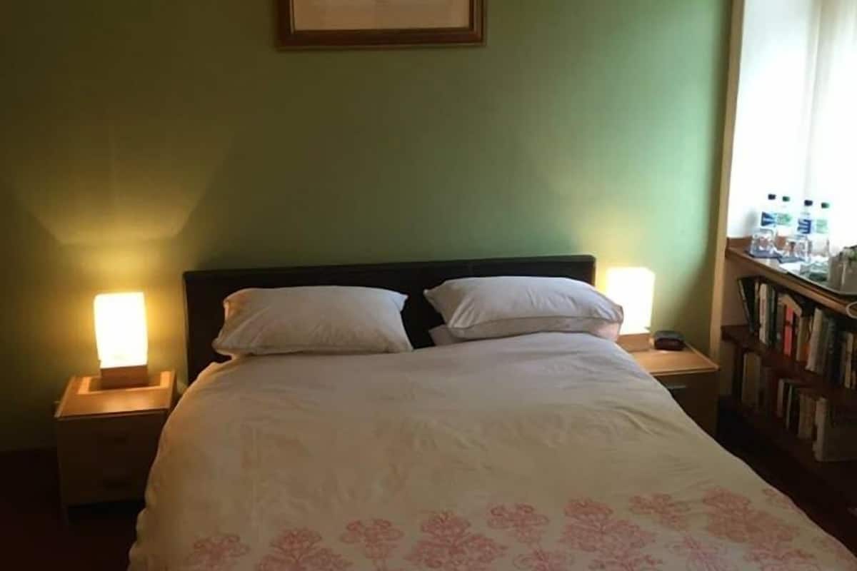 Tweepersoonskamer | Verduisterende gordijnen, gratis wifi, beddengoed