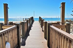 On the beach - Summerchase 1108- Your Coastal Escape Awaits! Dive in and Relax! (Orange Beach)
