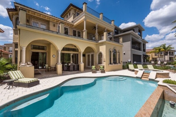 8 outdoor pools, pool umbrellas, sun loungers