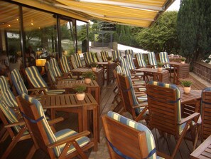 Outdoor dining - Hotel Waldcafé Jäger (Bad Driburg)