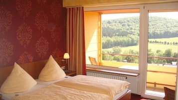Comfort Double Room, Balcony | Desk, free cribs/infant beds, rollaway beds, free WiFi