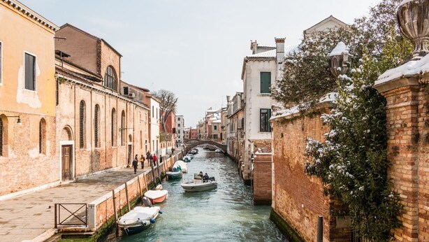 A narrow canal flanked by historic buildings with a boat docked on the left. - VIVALDI APARTMENT ON TWO LEVELS WITH ATTIC (Venezia)