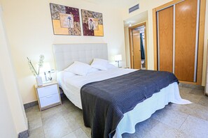 2 bedrooms, bed sheets