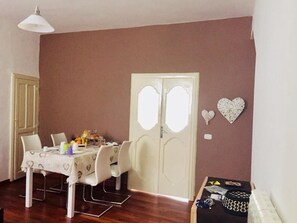 Déjeuner composé de spécialités locales gratuit tous les jours