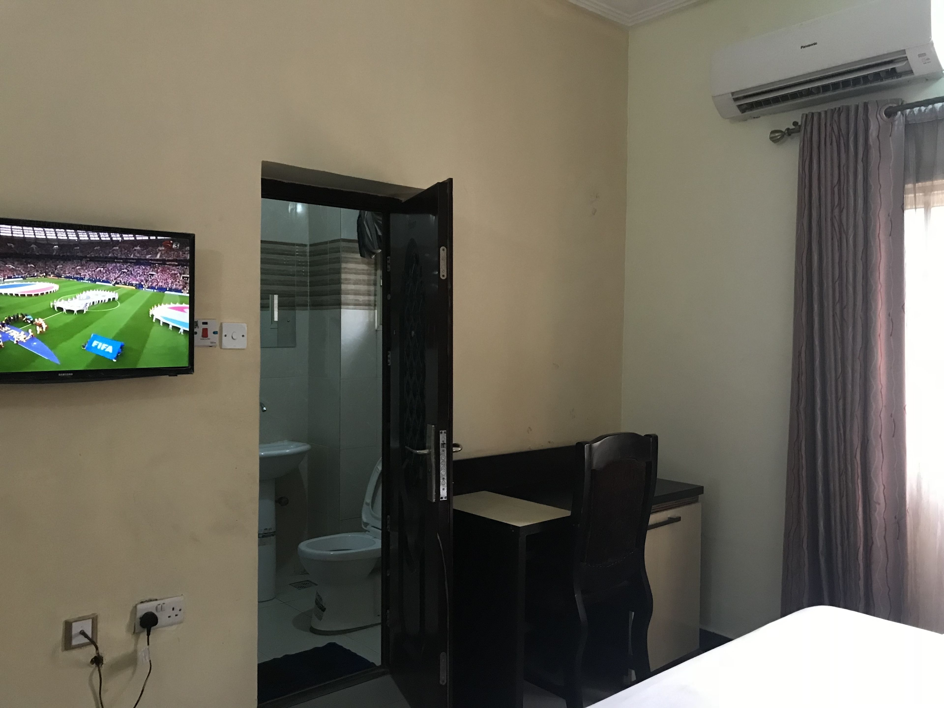 Executive Room | Desk, free WiFi, bed sheets