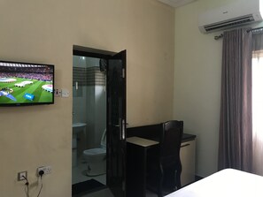 Quarto executivo | Escrivaninha, Wi-Fi de cortesia, roupa de cama