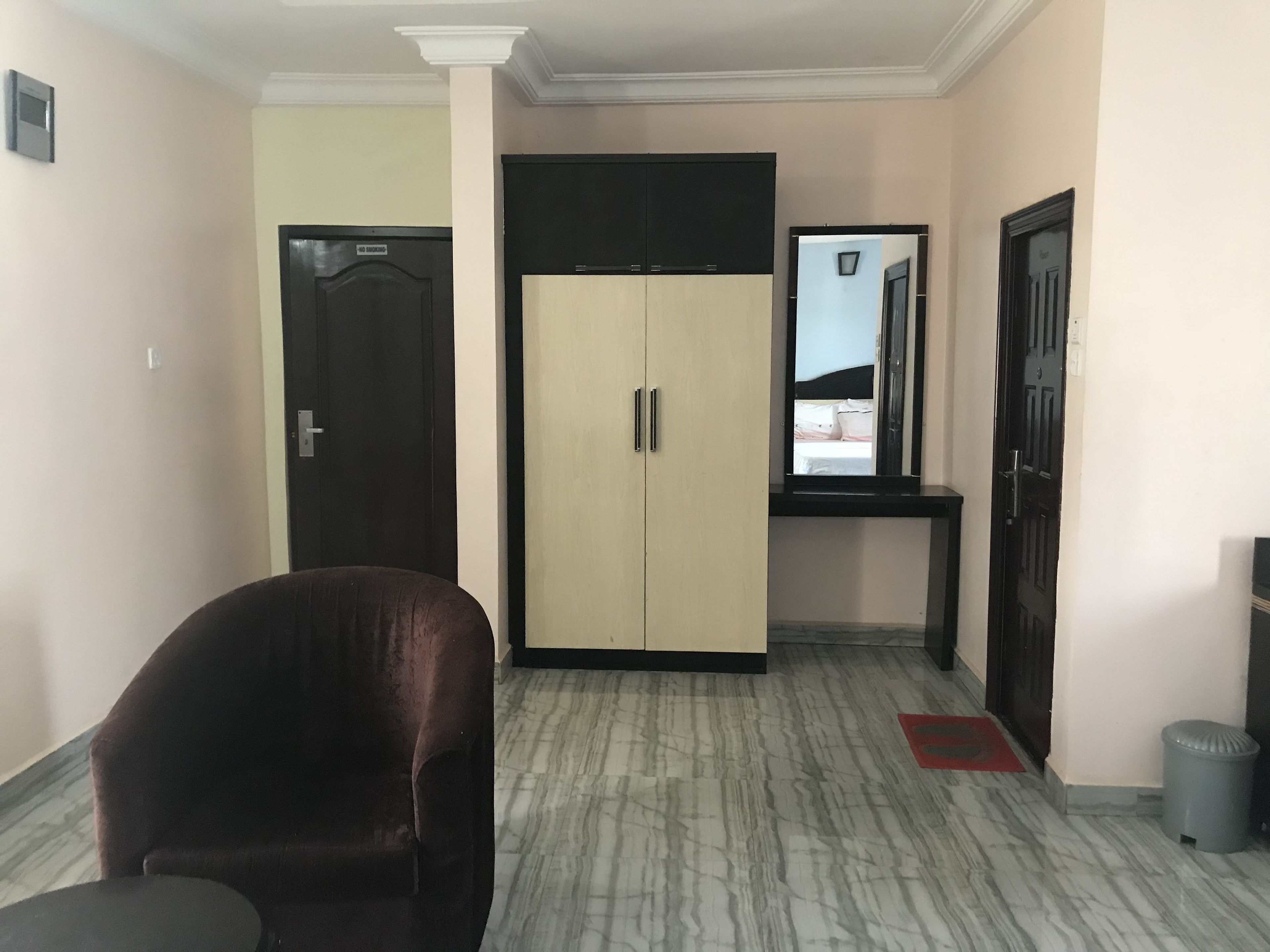 Business Suite | Desk, free WiFi, bed sheets
