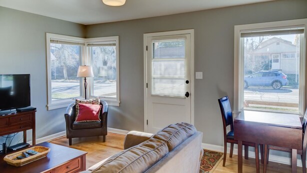Living area - Bozeman - Cozy Bozeman Cottage (Bozeman)