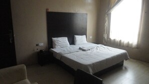 Habitación ejecutiva, 1 cama de matrimonio, no fumadores | Escritorio, wifi gratis, ropa de cama