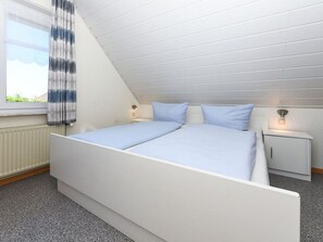 3 makuuhuonetta, silitysrauta/-lauta, vauvan matkasänky, Wi-Fi