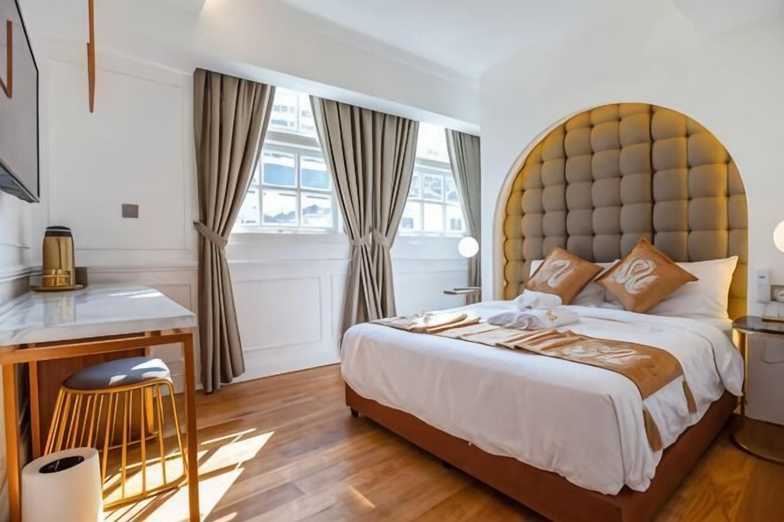 Memory-foam beds, in-room safe, desk, blackout curtains