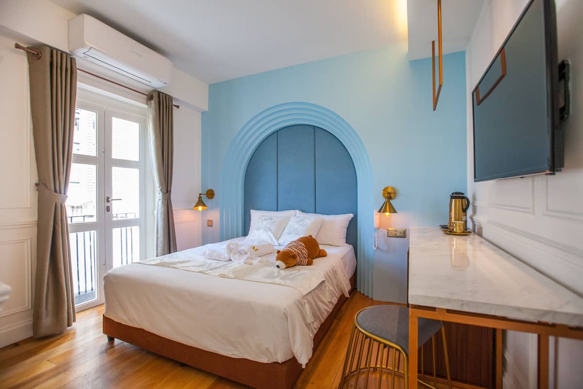 Deluxe Room, 1 Queen Bed, Balcony | In-room safe, desk, blackout curtains, soundproofing