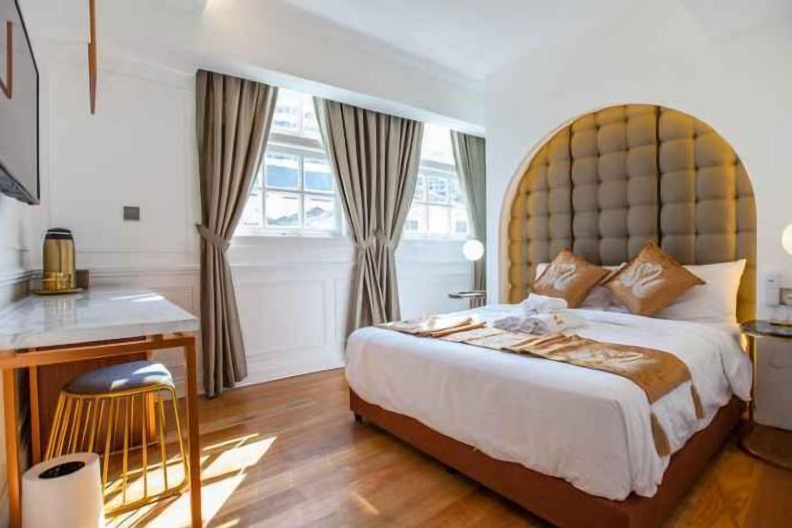 Memory-foam beds, in-room safe, desk, blackout curtains