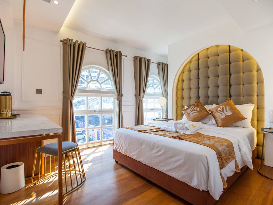 Camas com colchões de espuma com sistema de memória, cofres nos quartos