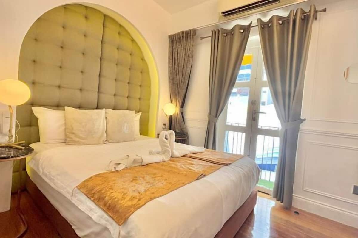 In-room safe, desk, blackout curtains, soundproofing