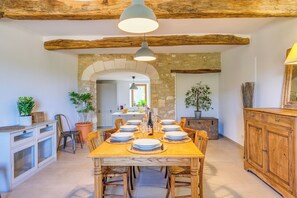 Dining - Mas style house in Bonnieux, Luberon, spectacular view, calm, heated pool (Bonnieux)