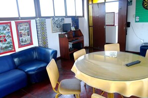 Sudah termasuk sarapan ala kontinental setiap hari