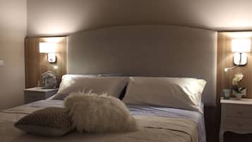 Apartment, 1 Bedroom | In-room safe, desk, free WiFi, bed sheets