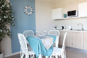 Bar (on property) - Apart-Hotel La Rocchetta (Padenghe sul Garda)