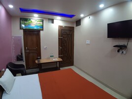Quarto casal luxo | Wi-Fi de cortesia, roupa de cama