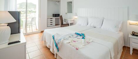 Habitación con 2 camas individuales, 2 camas individuales, no fumadores, vistas al mar | 1 dormitorio, wifi gratis, ropa de cama