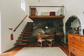 Bungalow, 1 Bedroom (Mó de Cima) | Living area | 32-inch Smart TV with digital channels, TV, Netflix - Moinho das Feteiras (Ponta Delgada)