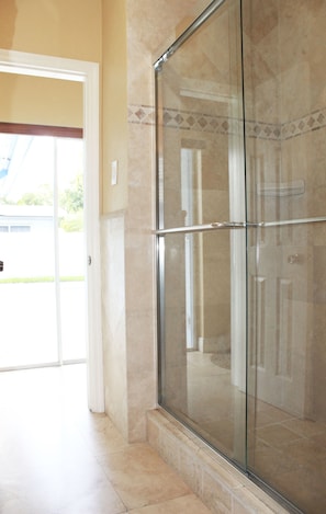Deluxe House, Non Smoking | Bathroom shower