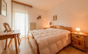 Apartment, 2 Bedrooms | 2 bedrooms, free cribs/infant beds, rollaway beds, free WiFi