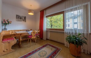 Apartment, 2 Bedrooms | In-room dining