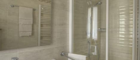 Apartment, 2 Bedrooms | Bathroom amenities | Shower, free toiletries, hair dryer, bidet