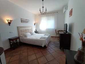 Standard Double Room, 1 Bedroom | Memory foam beds, individually decorated, individually furnished, desk - Alojamiento la Pedriza (Manzanares el Real)