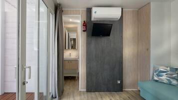 Casa rodante | 1 habitación, caja de seguridad en la habitación y escritorio