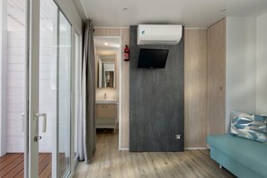 Mobile Unterkunft | 1 Schlafzimmer, Zimmersafe, Schreibtisch, Verdunkelungsvorhänge